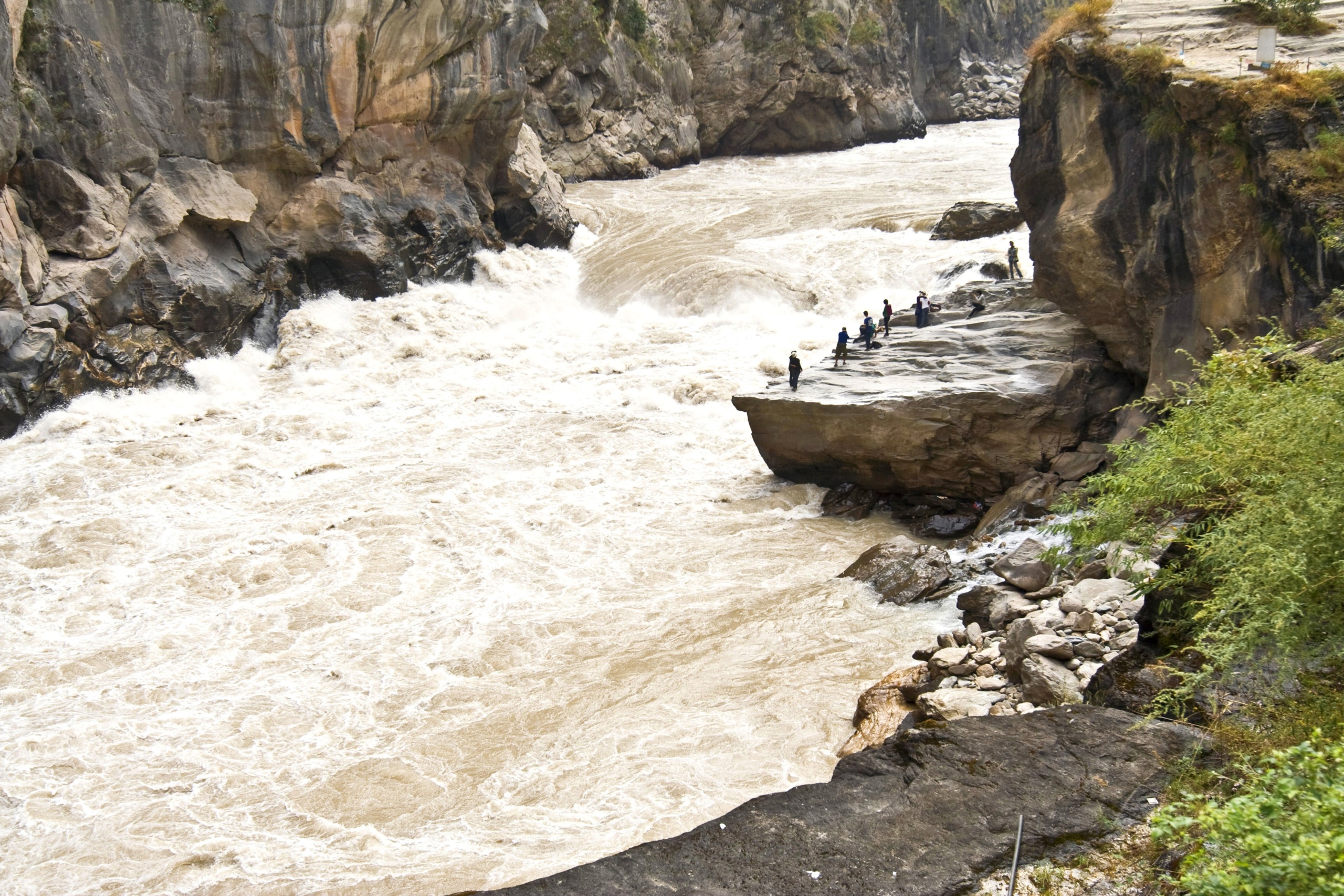 Kunming - Tiger Leaping Gorge - Jinsha River